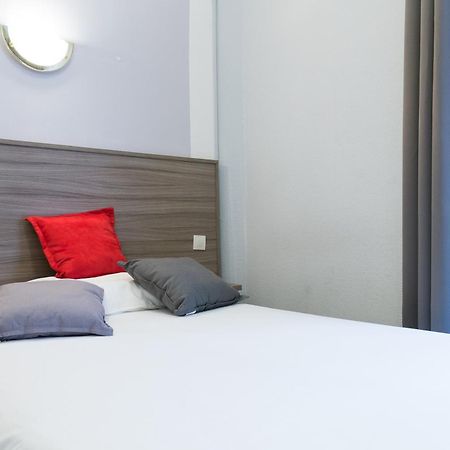 Panam Hotel Paris Gambetta- Place Gambetta-Mairie Du 20 Emme ภายนอก รูปภาพ