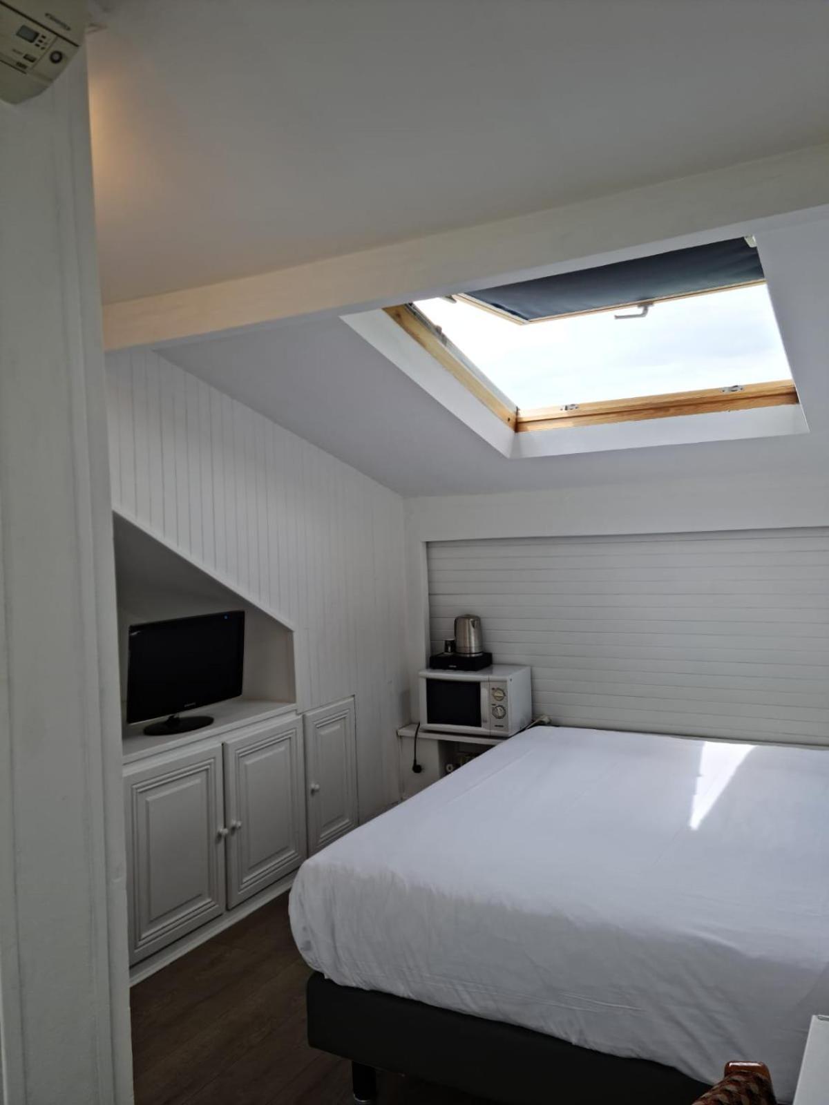 Panam Hotel Paris Gambetta- Place Gambetta-Mairie Du 20 Emme ภายนอก รูปภาพ
