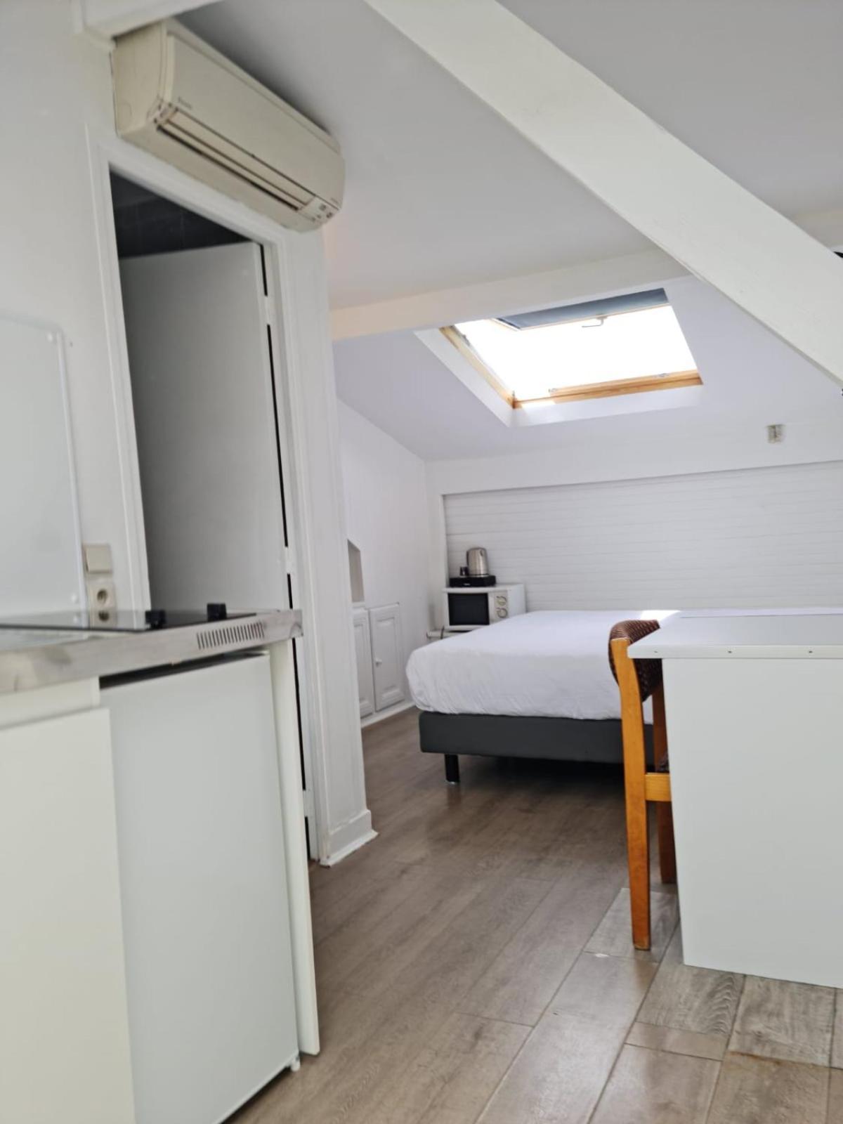 Panam Hotel Paris Gambetta- Place Gambetta-Mairie Du 20 Emme ภายนอก รูปภาพ