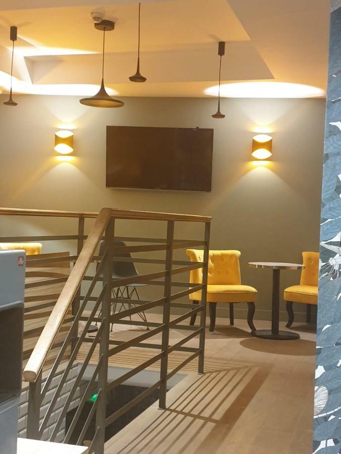 Panam Hotel Paris Gambetta- Place Gambetta-Mairie Du 20 Emme ภายนอก รูปภาพ